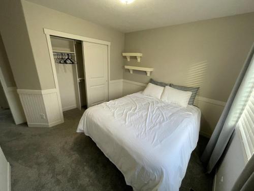 Beautiful Single Family Home in Sandy Beautiful Single Family Home in Sandy