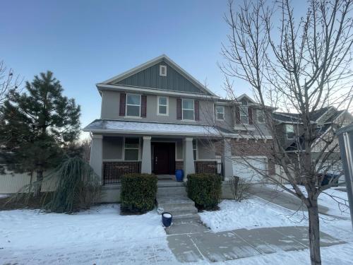 Beautiful Single Family Home in Sandy Beautiful Single Family Home in Sandy