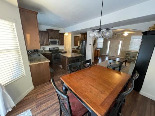 Beautiful Single Family Home in Sandy Beautiful Single Family Home in Sandy