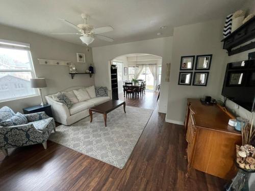 Beautiful Single Family Home in Sandy Beautiful Single Family Home in Sandy