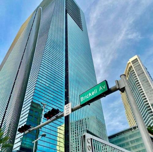 AKA Brickell Luxury Residences Free Parking image