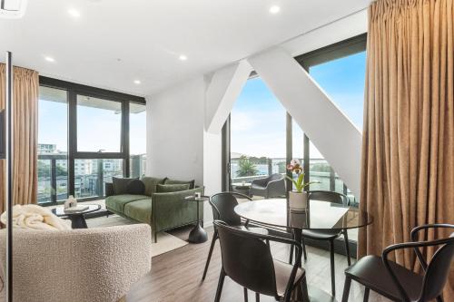 Parnell Haven 2BRM Apartment with Deck, Parking & City Views, Auckland (photo 9)