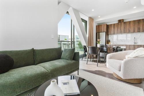Parnell Haven 2BRM Apartment with Deck, Parking & City Views, Auckland (photo 3)