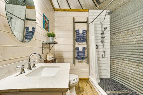 The Grainbury Silo and Cliffside Cabins River View