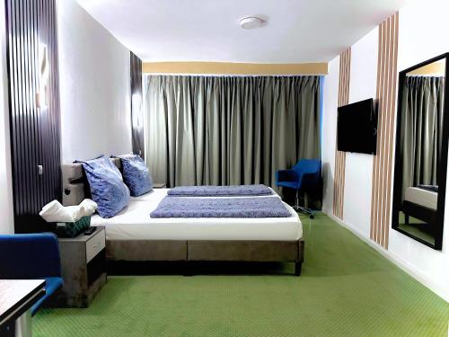 room detail thumbnail 1