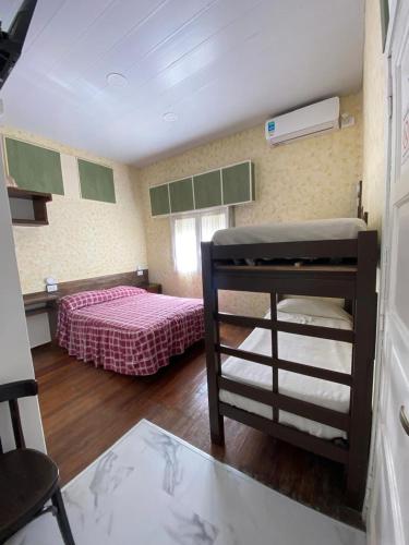 1 double bed, 2 bunk beds