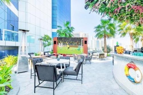 Prime 1BR Location Minutes to Burj Dubai Mall by Vibel, Dubái (foto 3)