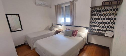 1 double bed, 1 twin bed