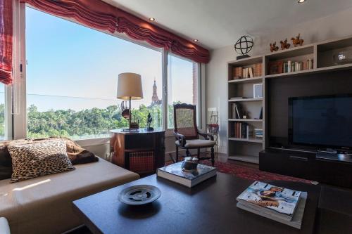 Spacious Apartment with Views of Plaza de España & María Luisa Park, Sevilla