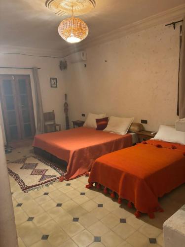 1 double bed, 1 twin bed