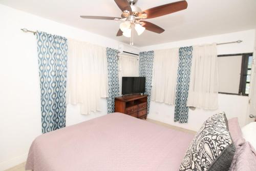 One-Bedroom House image 6