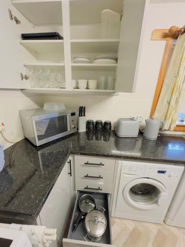 Modern & Cosy 3 Bedroom Inverkeithing home- Ideal for Edinburgh Dunfermline & St Andrews with Free P in Інверкейсінг