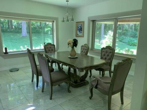 Luxury Countryside Forest Villa in Whitchurch-Stouffville (ON)