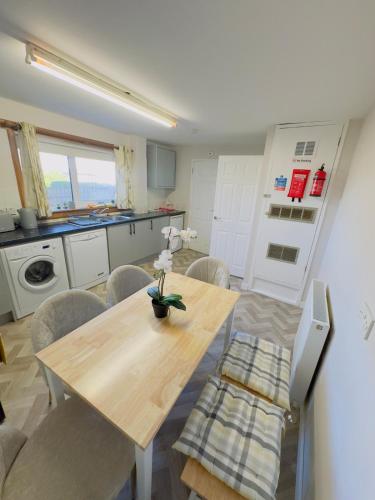 Modern & Cosy 3 Bedroom Inverkeithing home- Ideal for Edinburgh Dunfermline & St Andrews with Free P in Інверкейсінг