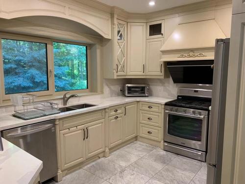 Luxury Countryside Forest Villa in Whitchurch-Stouffville (ON)