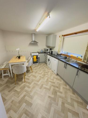Modern & Cosy 3 Bedroom Inverkeithing home- Ideal for Edinburgh Dunfermline & St Andrews with Free P in Інверкейсінг
