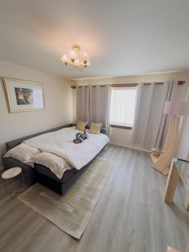 Modern & Cosy 3 Bedroom Inverkeithing home- Ideal for Edinburgh Dunfermline & St Andrews with Free P in Інверкейсінг