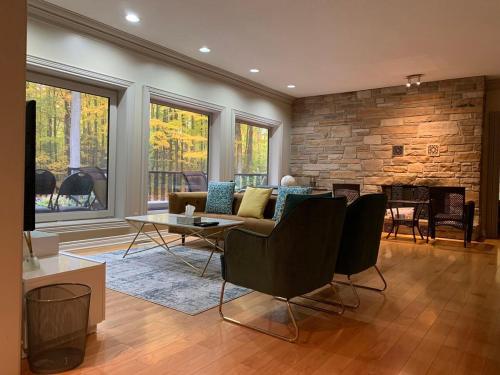 Luxury Countryside Forest Villa in Whitchurch-Stouffville (ON)