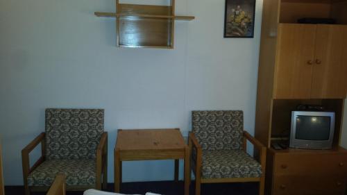 2 twin beds