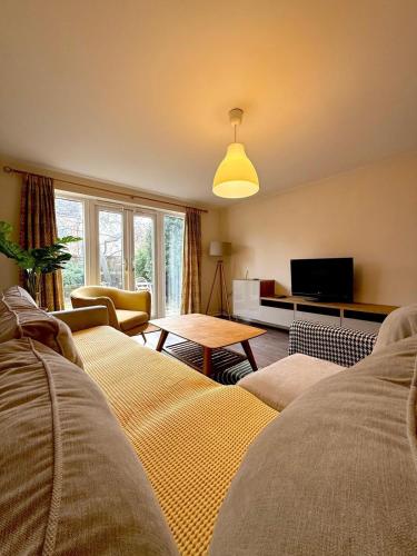 The Leeds Retreat - 4 Bedroom Townhouse in Far Royds