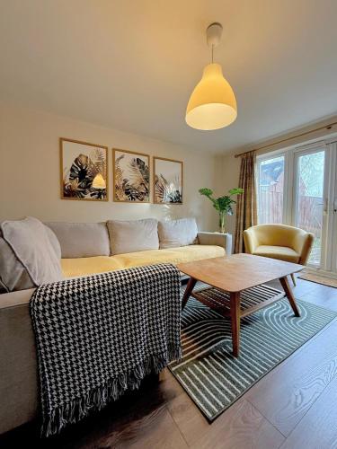 The Leeds Retreat - 4 Bedroom Townhouse in Far Royds