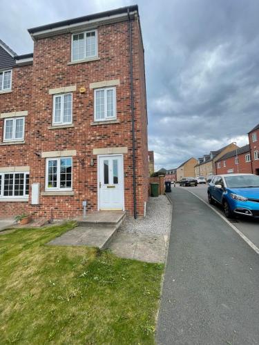 The Leeds Retreat - 4 Bedroom Townhouse in Far Royds
