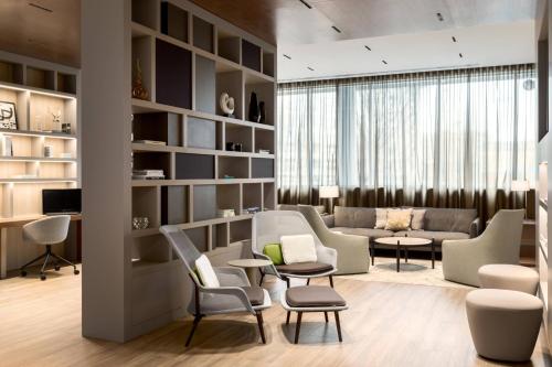 AC Hotel by Marriott Belfast - image 6