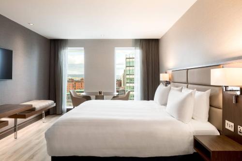 AC Hotel by Marriott Belfast - image 5