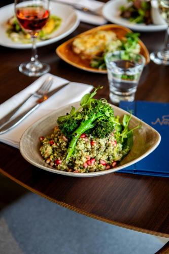 AC Hotel by Marriott Belfast - image 7