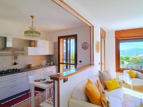 House in Luino with Green Garden and City Views, Luino (foto 9)