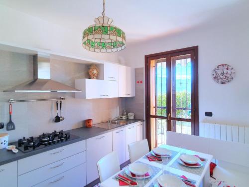 House in Luino with Green Garden and City Views, Luino (foto 2)