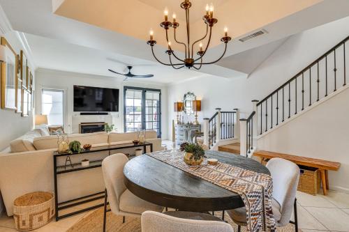 Relax by Pool and Play Tennis Biltmore Retreat! near ริคลี่ย์แมนชั่น