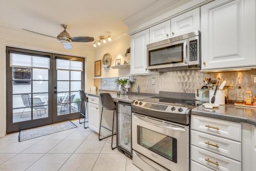 Relax by Pool and Play Tennis Biltmore Retreat! near ริคลี่ย์แมนชั่น