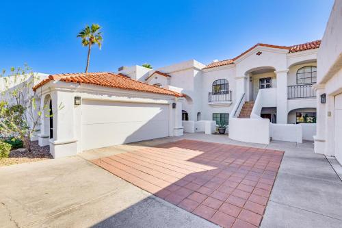 Relax by Pool and Play Tennis Biltmore Retreat! near ริคลี่ย์แมนชั่น