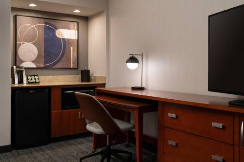 Courtyard by Marriott Bakersfield, Bakersfield (photo 10)