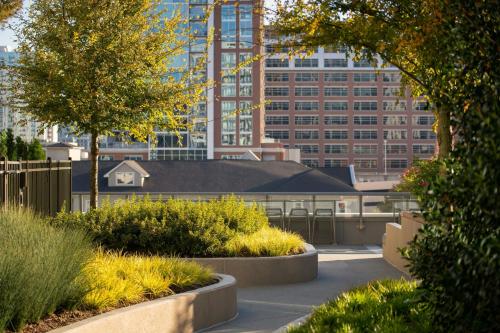 Epicurean Atlanta Autograph Collection - image 10