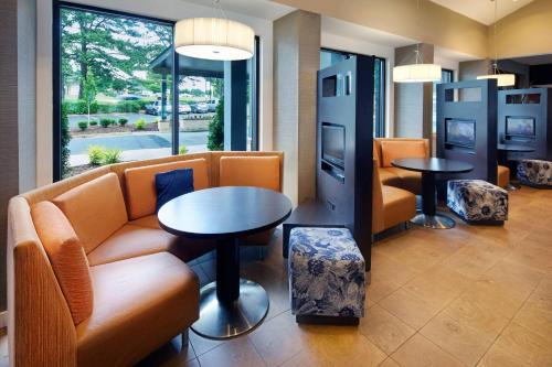 Courtyard Atlanta Norcross/Peachtree Corners - image 7