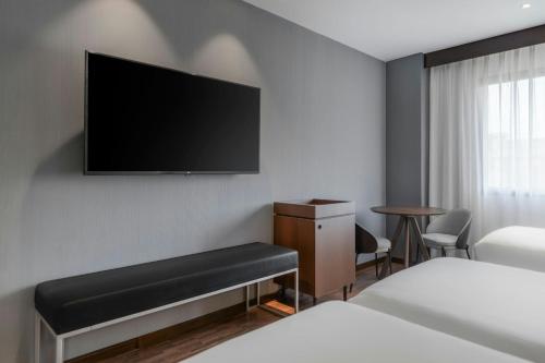 Triple Standard Twin, Guest room, 3 Twin/Single Bed(s) image 5