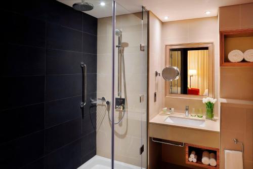 room detail thumbnail 2