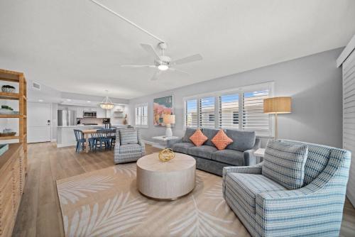 Two-Bedroom Apartment room in Sandpiper Beach 401