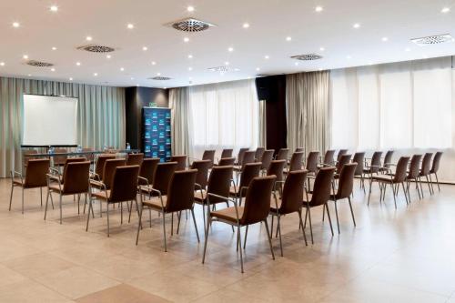 AC Hotel by Marriott Elda - image 14