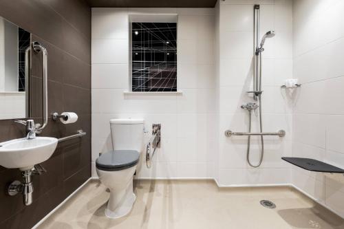 AC Hotel by Marriott Birmingham - image 2
