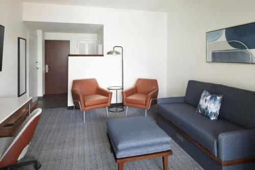 One-Bedroom King Suite
