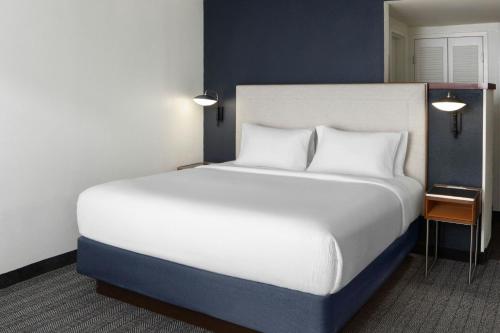 Guest room, King