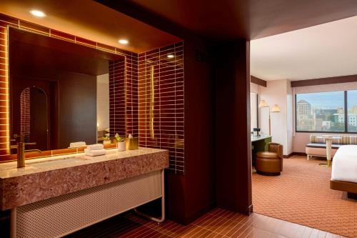 room detail thumbnail 2