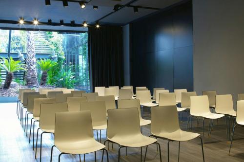 Renaissance Barcelona Fira Hotel - image 2