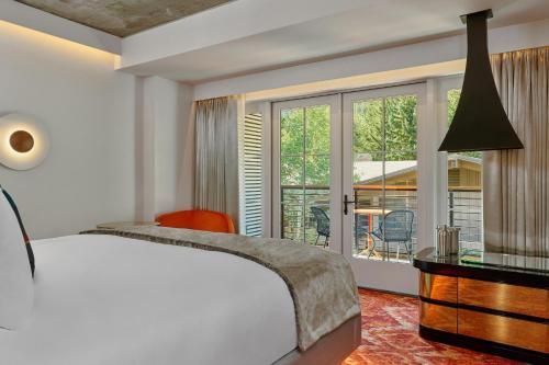 2 bunk beds