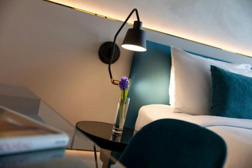 Urban Superior King Room image 5