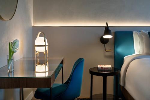 Renaissance Barcelona Hotel - image 2