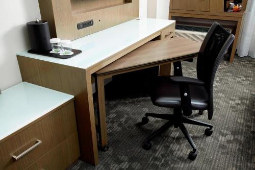 Courtyard by Marriott Akron Downtown - image 11